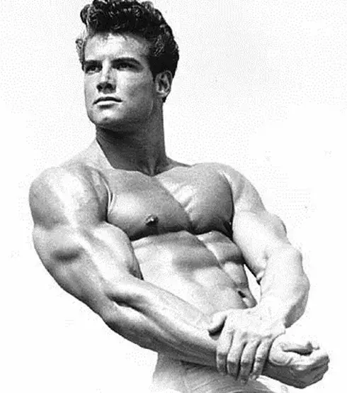 13. Steve Reeves: Weltweit bekannter Bodybuilder zwischen 1946 und 1950. Er hat sich danach seiner Filmkarriere gewidmet und 25 Filme gedreht.