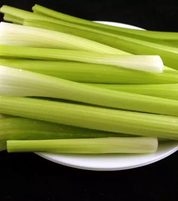 1,4 Kilo Sellerie