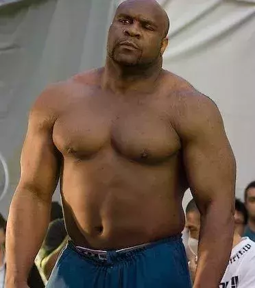 15. Bob Sapp: Der beeindruckende Kämpfer war Footballspieler, bevor er seine schwierige Karriere bei der MMA begann