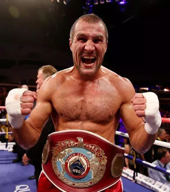 2. Sergey Kovalev: Halbschwergewicht 30-1-1 (26 KO)