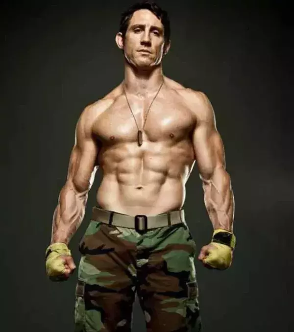 2. Tim Kennedy (18-5),  ehemaliges Mitglied der Green Berets hat eine Bronzemedaille gewonnen