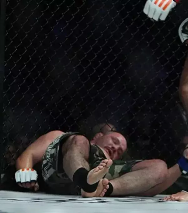 2. Travis Fulton: 51 Niederlagen