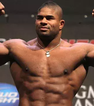 2011: Für seinen 1. UFC-Kampf kämpft Alistair Overeem gegen Brock Lesnar. Ein Sieg durch K. o. in der 1. Runde.