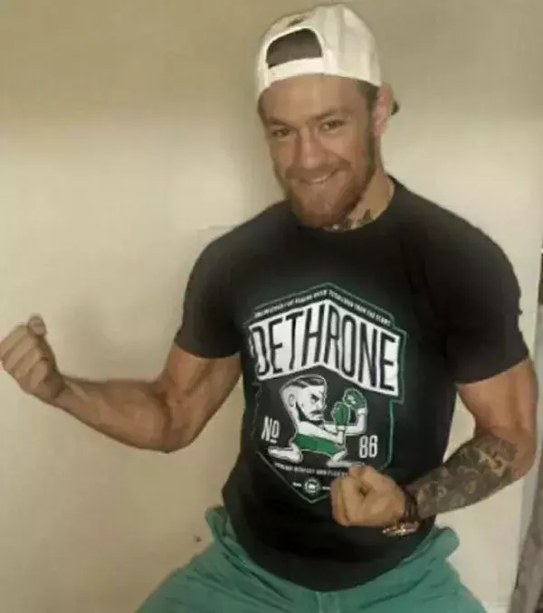 2013: Conor McGregor gewinnt gegen Max Holloway nach Punkten
