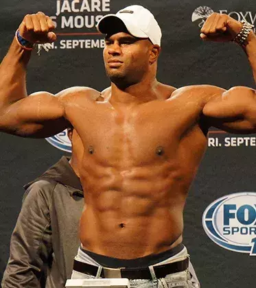 2013: Nach seiner ersten Niederlage macht Alistair Overeem weiter und kassiert eine zweite Niederlage gegen Travis Browne wieder durch K. o.