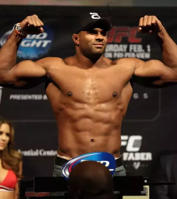 2013: Zwei Jahre nach seinem 1. Kampf verliert Alistair Overeem zum ersten Mal gegen Antonio Silva durch K. o.