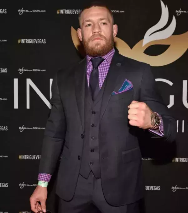 2016: Conor McGregor wird bei der UFC 205 gegen Eddie Alvarez, den neuen Champion im Leichtgewicht, kämpfen