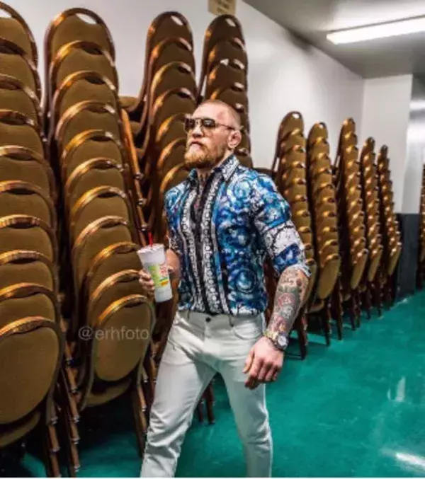 2016: Dos Anjos sagt wegen einer Fußverletzung ab, Conor McGregor verliert gegen Nate Diaz durch Submission in der 2. Runde