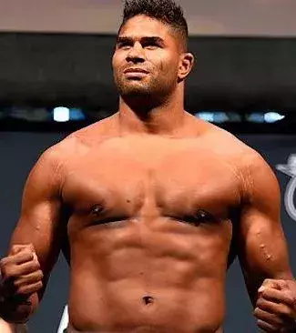 2016: Seine körperliche Veränderungen werden nach seiner Niederlage gegen Stipe Miocic sichtbar. Ein K. o. in der 1. Runde für den Niederländer.