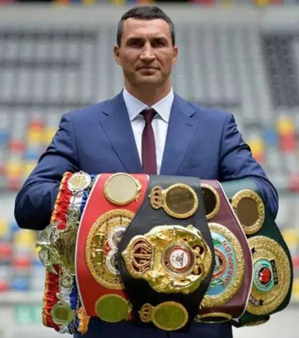 4. Wladimir Klitschko - Olympiasieger in Athen für die Ukraine, ehemaliger WBA-, WBO-, IBF- und IBO-Weltmeister (64-4, 53 KOs)