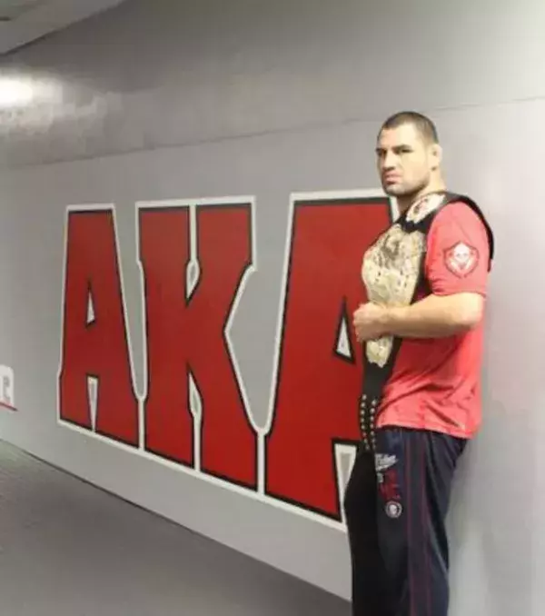 5. American Kickboxing Academy (AKA). Trainer: Javier Mendez. Kämpfer: Luke Rockhold, Daniel Cormier, Cain Velasquez, Khabib Nurmagomedov
