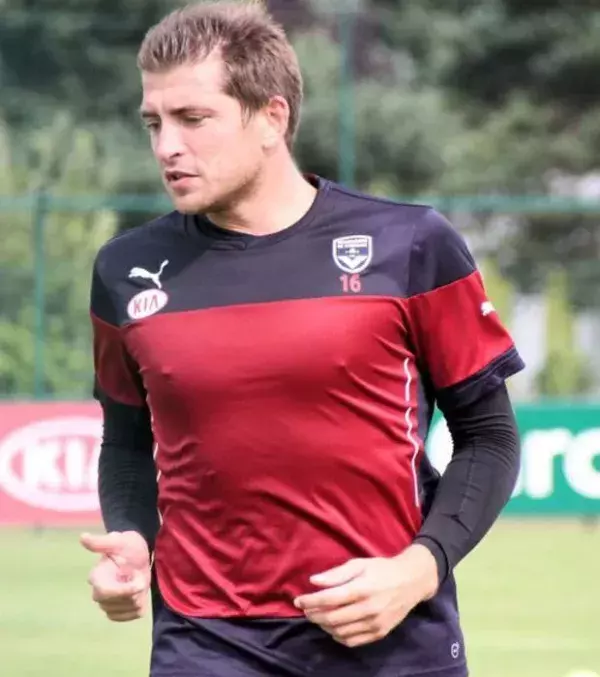 6. Cédric Carrasso: Der Torwart aus Bordeaux mag gutes Essen und Wein. Man sieht's.