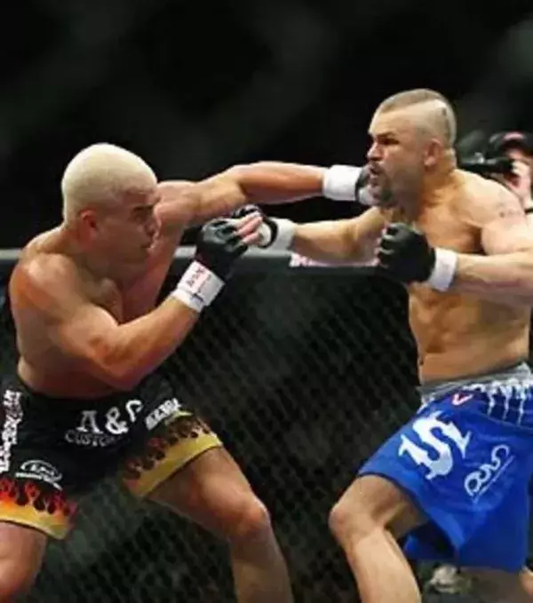 6. Chuck Liddell vs. Tito Ortiz - Trash-Talk, überdimensioniertes Selbstbewusstsein, beide Kämpfe waren wunderbar. Ergebnis? Liddell hat zwei Mal gewonnen.