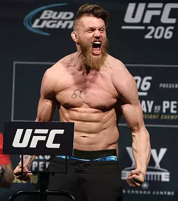 6. Emil Meek: 28-jähriger norwegischer Kämpfer, der einem Wikinger ähnelt. Dieser KO-Spezialist gewann seinen ersten UFC-Kampf, nachdem er 3 Siege in Folge im Welterweight feierte