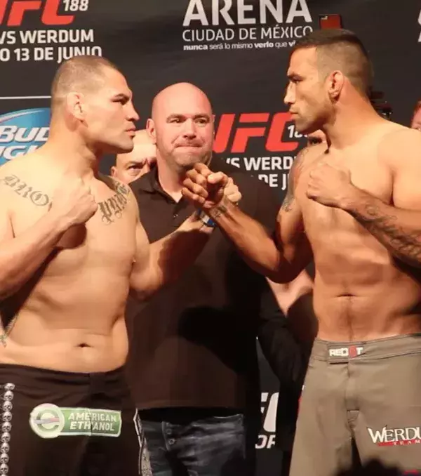 6. Fabricio Werdum vs. Cain Velazquez 2: Ein Rematch zwischen den beiden wird seit langem erwartet. Velazquez hat in der Tat eine Revanche, gegen den zu nehmen, der ihm 2015 den Gürtel durch Submission wegnahm