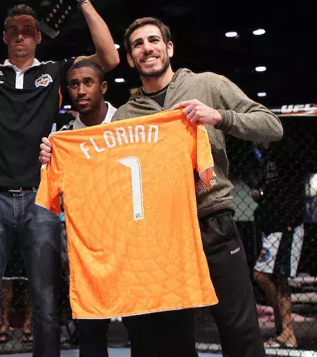 8. Kenny Florian trainierte Football an der Universität, bevor er eine schöne Karriere bei der UFC machte