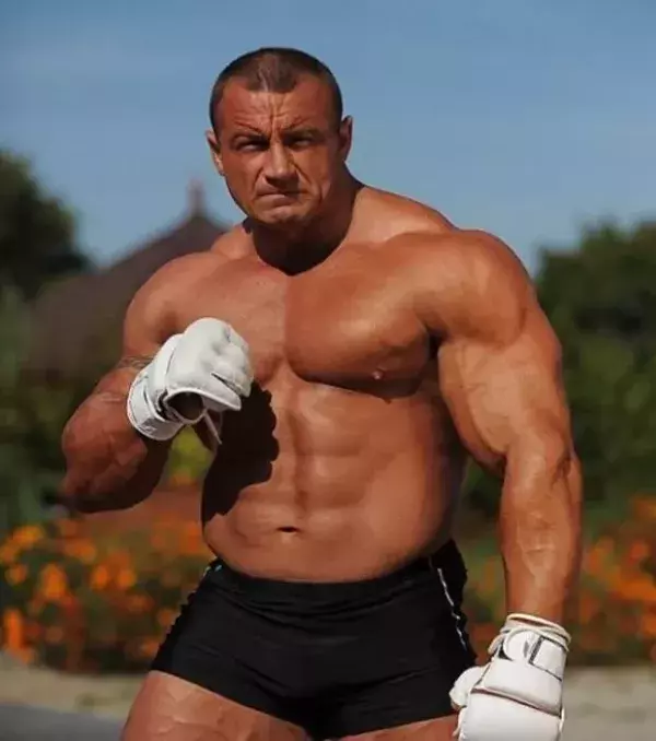 8. Mariusz Pudzianowski, 1,86 m und 119 kg