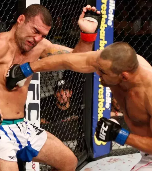 8. MMA findet in einem Ring in Form eines Oktogons statt. Die Handschuhe sind Pflicht. Es gibt einige Regeln, auch wenn alles erlaubt scheint.