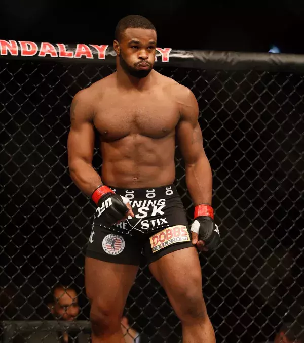 8. Tyron Woodleys ist Champion im Weltergewicht