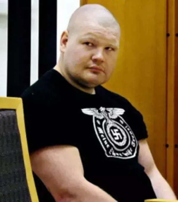 8. Viacheslav Datsik  hat 10 Jahre hinter Gittern verbracht. Er wurde wegen Einbrüchen und anderen kriminellen Aktivitäten mit einer Neo-Nazi Gruppe verurteilt. 2010 ist er sogar aus dem Gefängnis geflüchtet