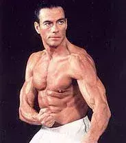 9. Jean-Claude Van Damme: großer Actionfilm-Schauspieler. Er hat außerdem an 20 Karatekämpfen teilgenommen.