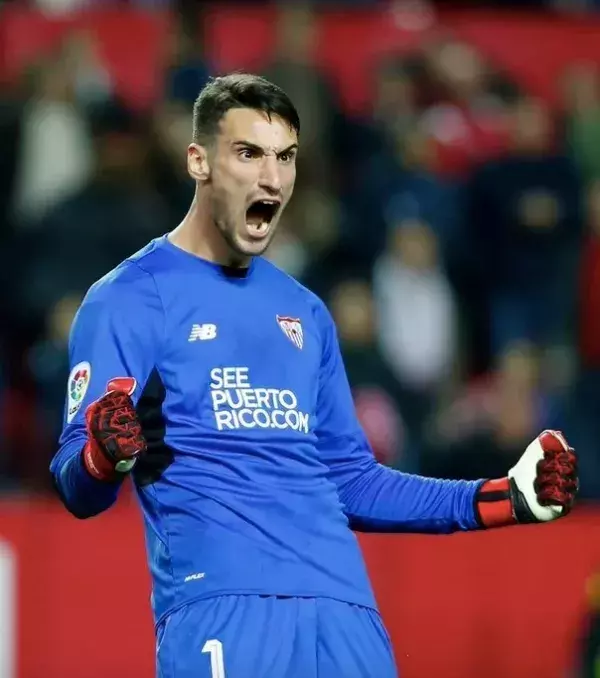 9 - Sergio Rico (FC Sevilla): 20 Millionen Euro