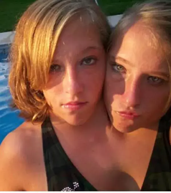 Abby und Brittany Hensel: Abby liebt Mathe und Brittany hat eine Leidenschaft für das Schreiben