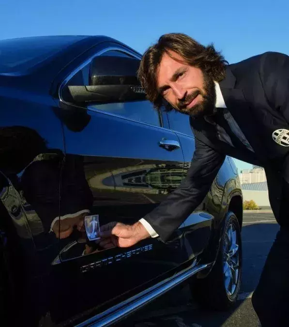 Andrea Pirlo spielt 25min14sek, um seinen Jeep Cherokee zu kaufen