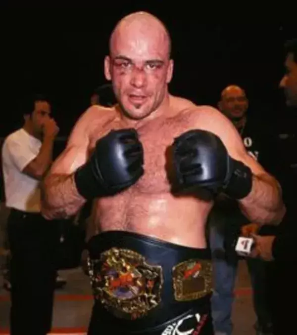 Bas 'El Guapo' Rutten: 12 Siege durch KO bei der MMA