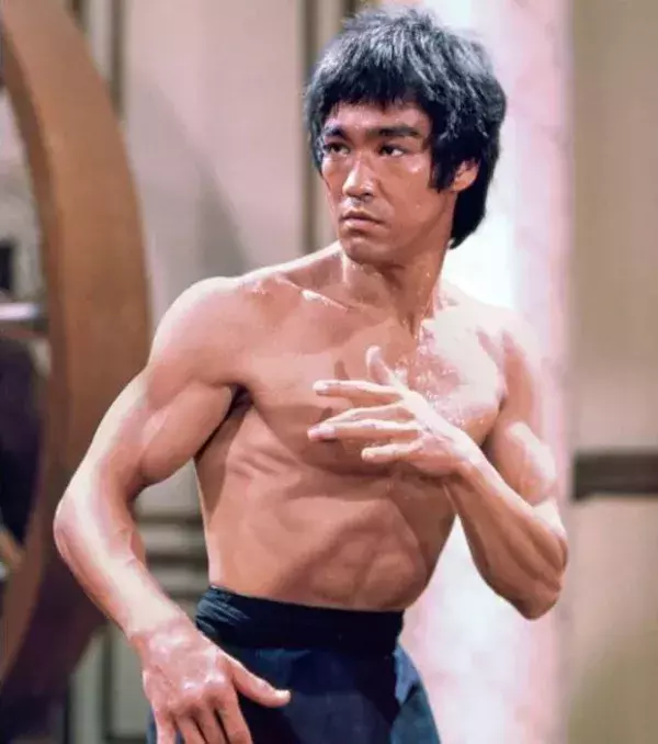 Bruce Lee im Film "Der Mann mit der Todeskralle" würde am besten von