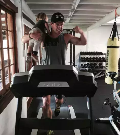 Chris Hemsworth, der Thor-Schauspieler, hat fast 8 Millionen Follower (chrishemsworth)