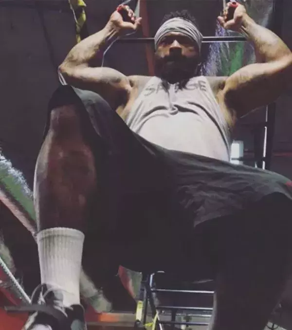 Darnell Dockett. Snapchat: ddockett90