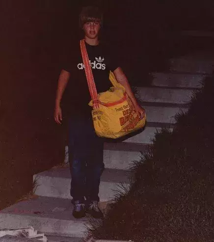 Der 12-jährige Johnny Gosch trug Zeitungen aus, bis er 1982 verschwand. Auf Milchverpackungen druckte man sein Gesicht ab, doch er wurde nie gefunden.