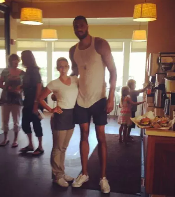 Der Basketball-Spieler Tyson Chandler, der unter anderem für Dallas und die Lakers gespielt hat, wird oft wegen seiner dünnen Beine gemobbt