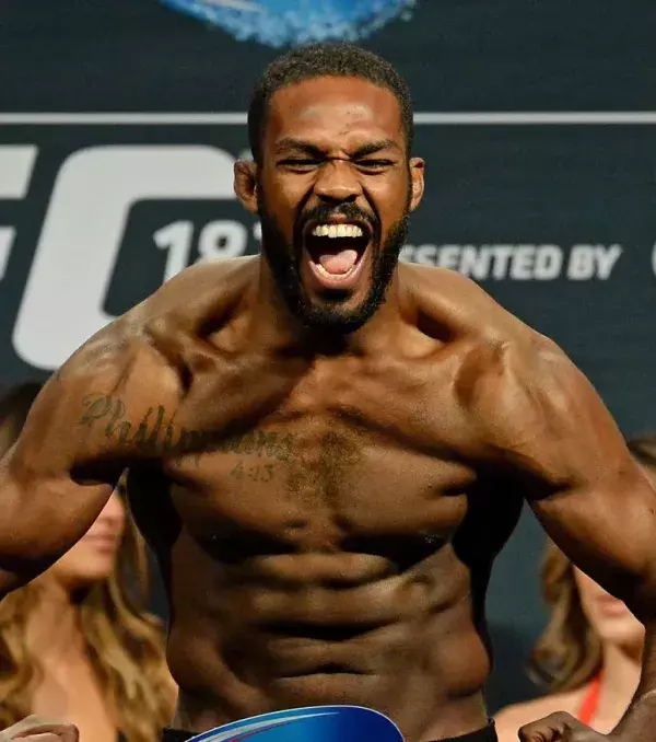 Der Typ ist ein genetisches Phänomen mit einer unglaublichen geistigen Kraft. Er hat sich nach seinem Sieg gegen Daniel Cormier körperlich völlig verändert.