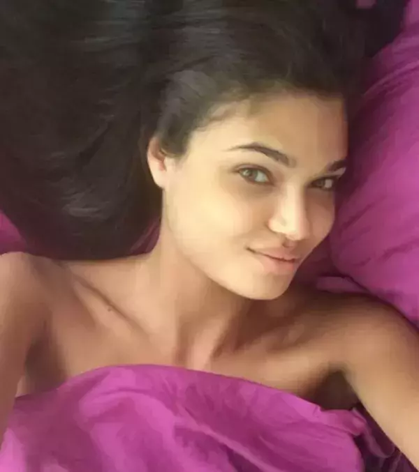 Die Brasilianerin Daniela Braga präsentiert sich auf diesem Foto kurz nach dem Aufwachen ohne Make-up mit mit schwarzen Augenringen - eben wie jeder andere normale Mensch