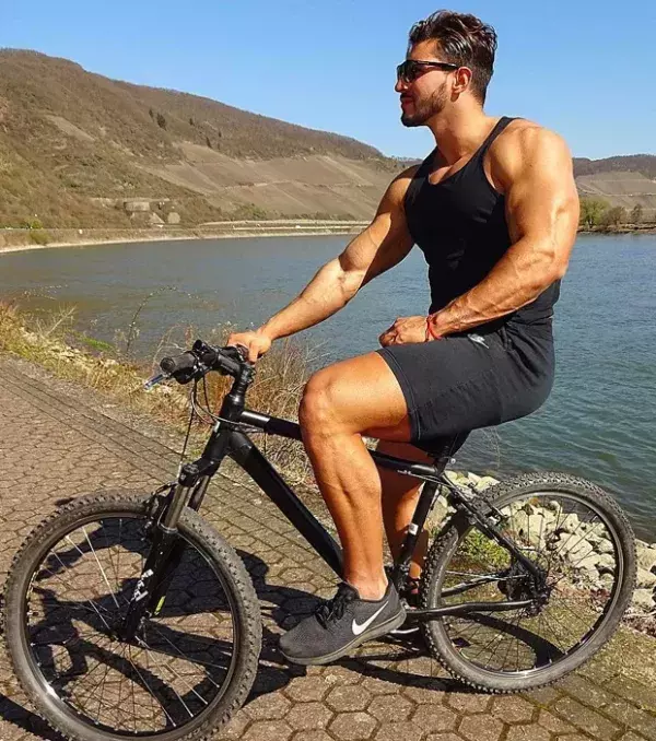 Die Jungs dort waren so gut trainiert, dass er sich dachte, das muss er auch schaffen