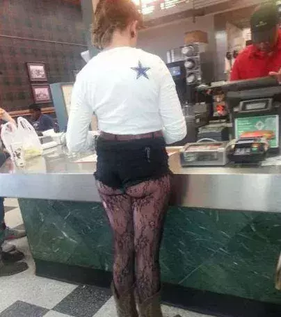Die Shorts geht ganz schön hoch