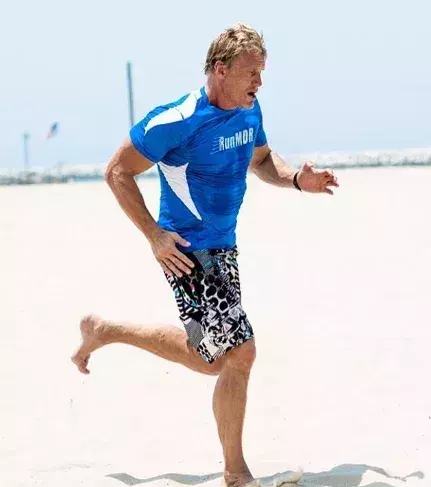 Dolph Lundgren ist mit 450 000 Followern auf Instagram vertreten (dolphlundgren)