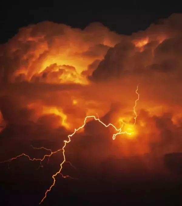 Ein Gewitter über dem Atlantik, vor der Küste von Jupiter, einer amerikanischen Stadt in Florida.