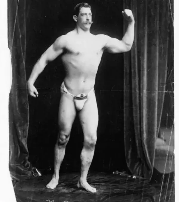 Ein Strongman, fotografiert um 1900