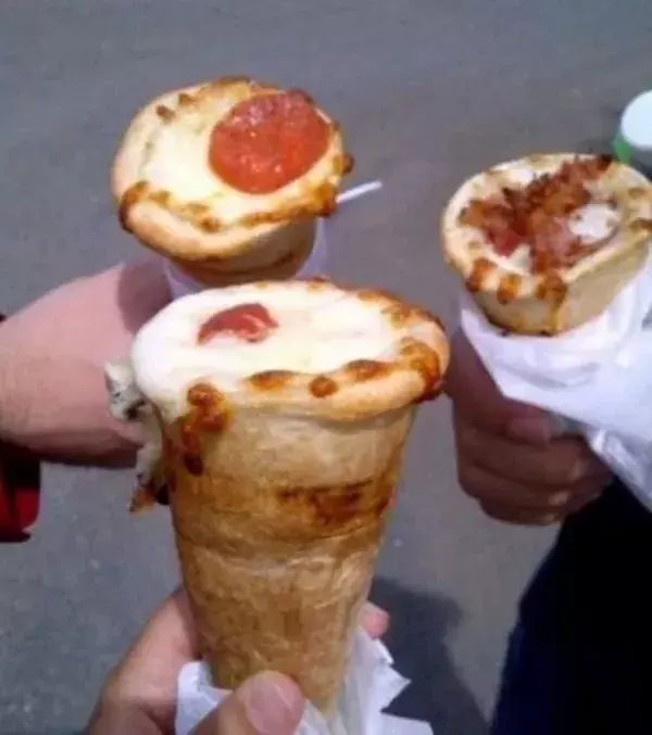 Eine Pizza im Kornett