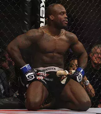 Er gilt als der Mike Tyson des Kickboxens. Melvin Manhoef beendete seine MMA-Karriere mit der bemerkenswerten Bilanz von 30 Siegen gegen 13 Niederlagen