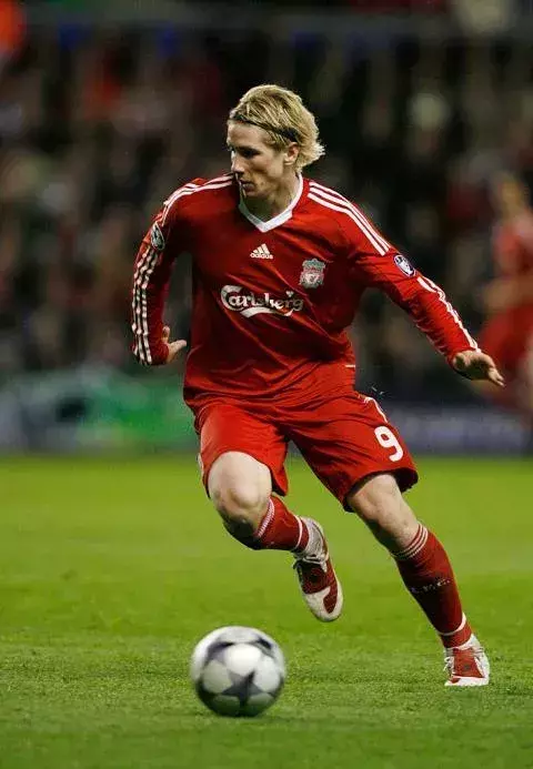 Fernando Torres – Schlag gegen den Kopf