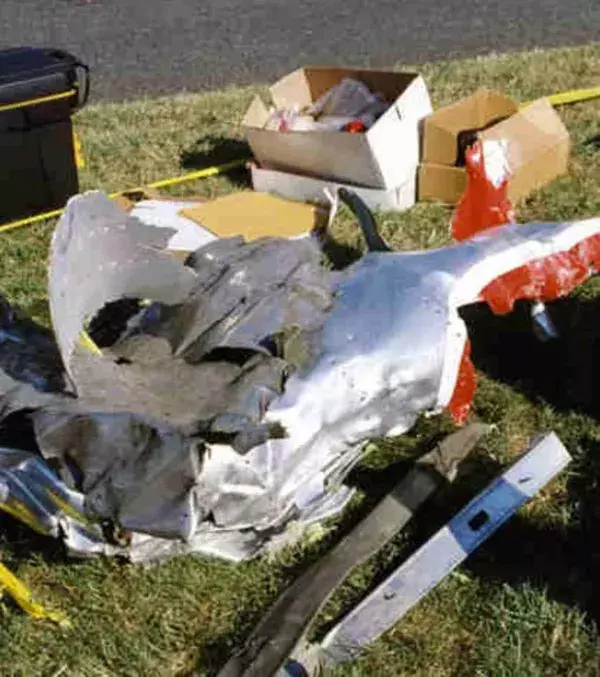 Fotos von 09/11: Flugzeugreste nach dem Anschlag