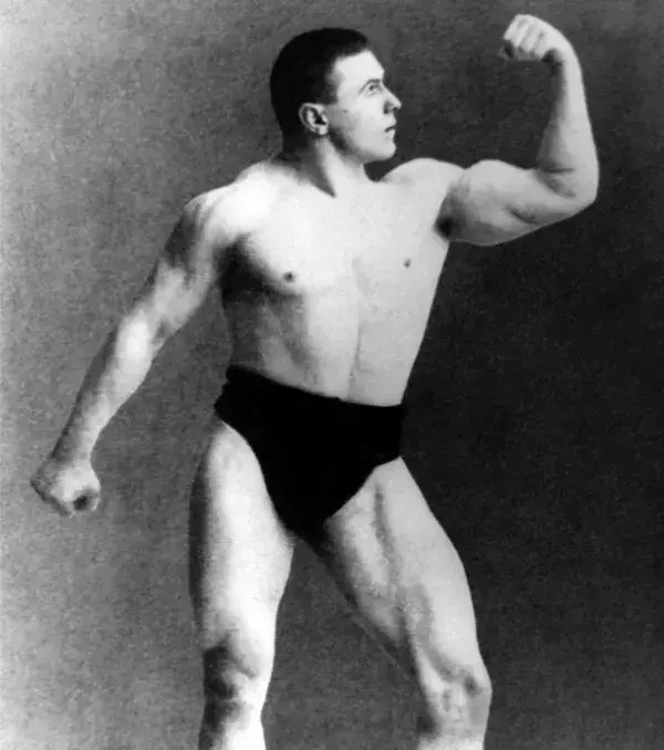 George Hackenschmidt (1902): Dieser Profi-Kämpfer sollte unser aller Idol sein. Er erfand das Bankdrücken und die Beinpresse
