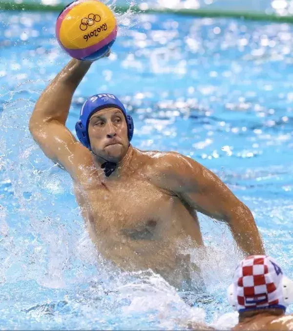 12. Wasserball zwischen 600 und 800 Kalorien pro Stunde