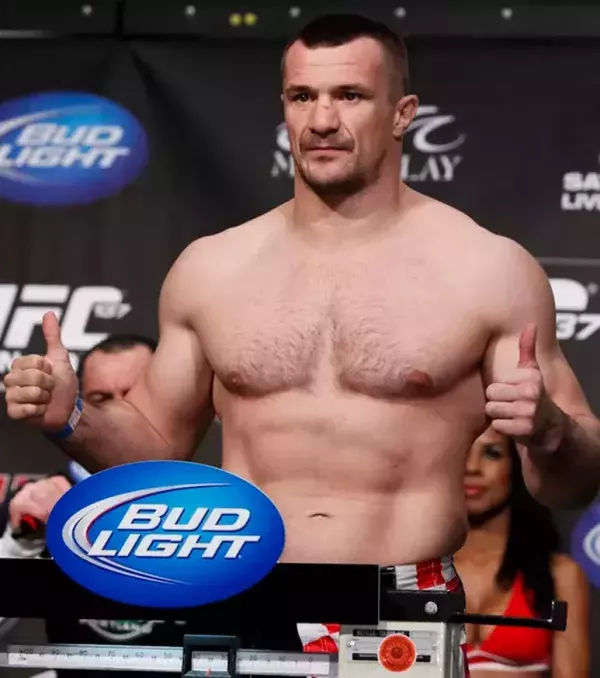 7. Mirko Cro-Cop ist seit kurzem im Ruhestand und gibt zu, Hormone genommen zu haben. Er war der erste Kämpfer, der an einem Antidopingtest gescheitert ist