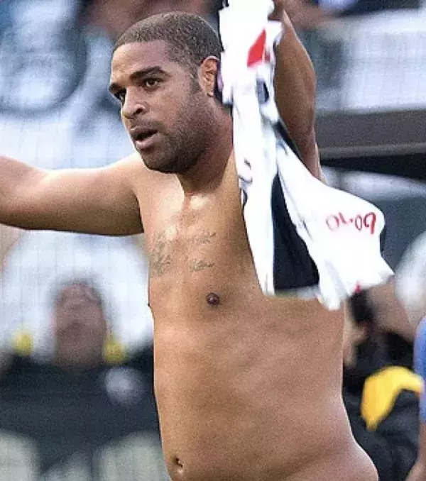 Adriano mit ein bisschen Bauch