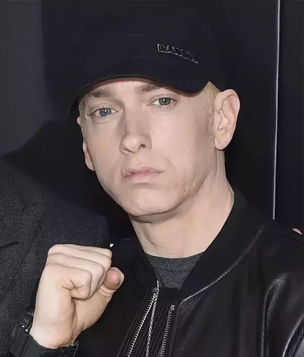 Eminem hat das gleiche Alter wie er.